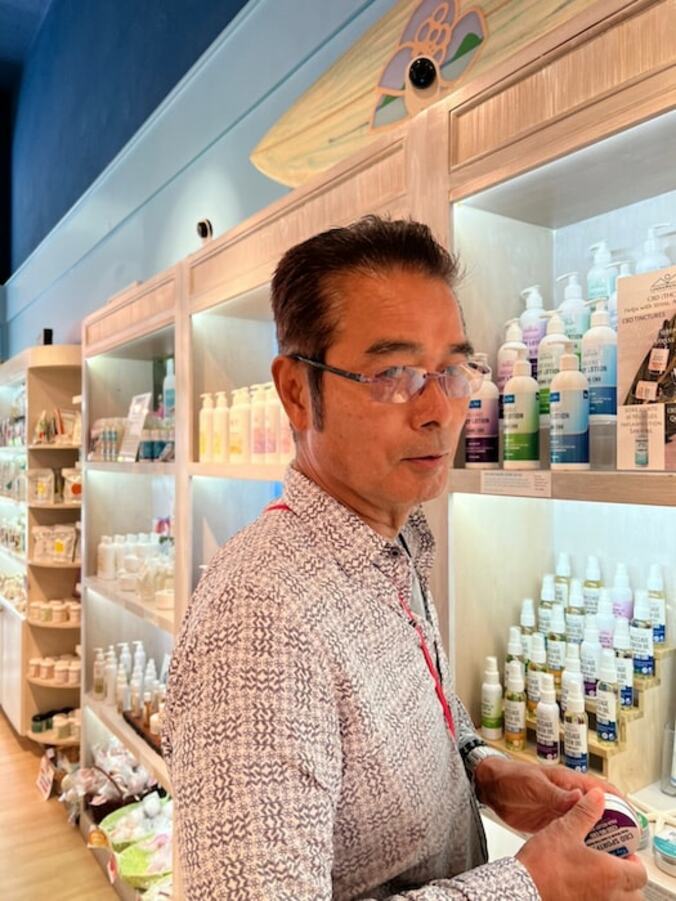  キャシー中島、ハワイで夫・勝野洋がまとめ買いした品に「満足ね！」  1枚目