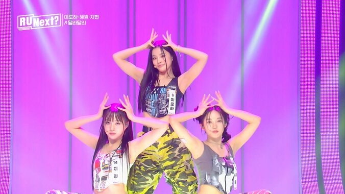 激しいダンスに髪が乱れてほどけ、マイクが落ち… 相次ぐハプニング続出も跳ね返す圧巻ステージ！ コーチ陣も大絶賛 4枚目