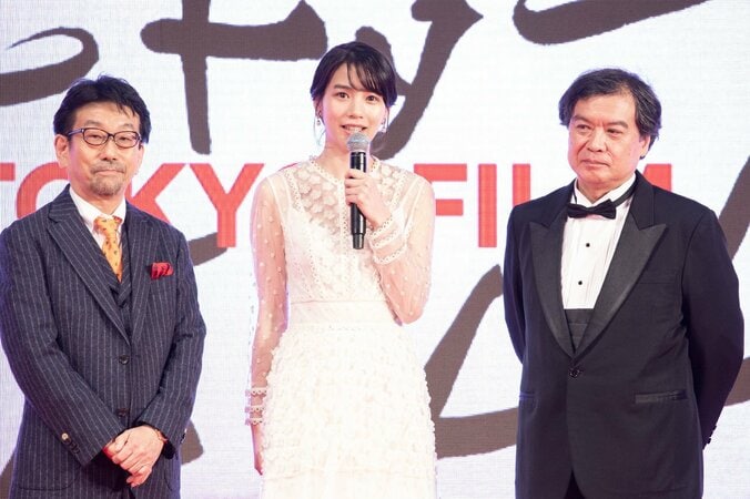 のん、純白のシースルードレスで観客を魅了！東京国際映画祭に登場 7枚目