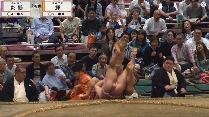 「あぶないよ炎鵬」「スープレックス?」炎鵬、“プロレス技”のような秘技炸裂も土俵際で“あわや” 169キロを全身に浴びて土俵下に落下 5枚目