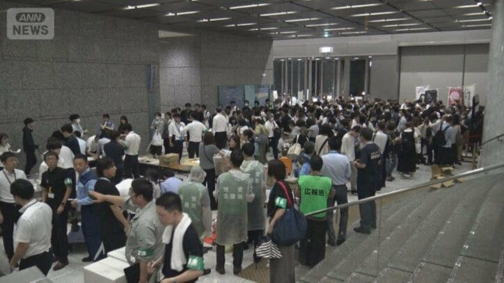 千葉県庁で帰宅困難者を受け入れ
