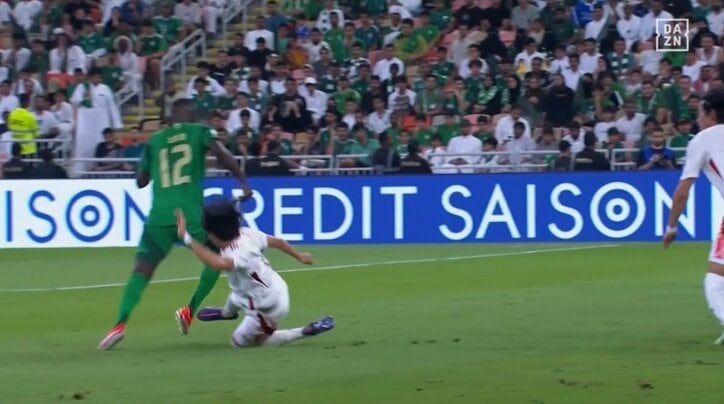 【映像】ノーファウルだった三笘のスライディング