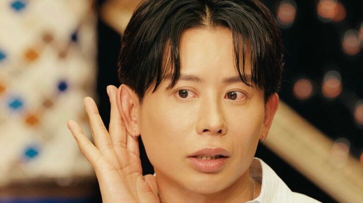 【写真・画像】「正面から見えるのが可愛い」 耳を“立てる”のが美容トレンド、小顔効果も？令和の美のカリスマ「撮影の時に絶対やる」　1枚目