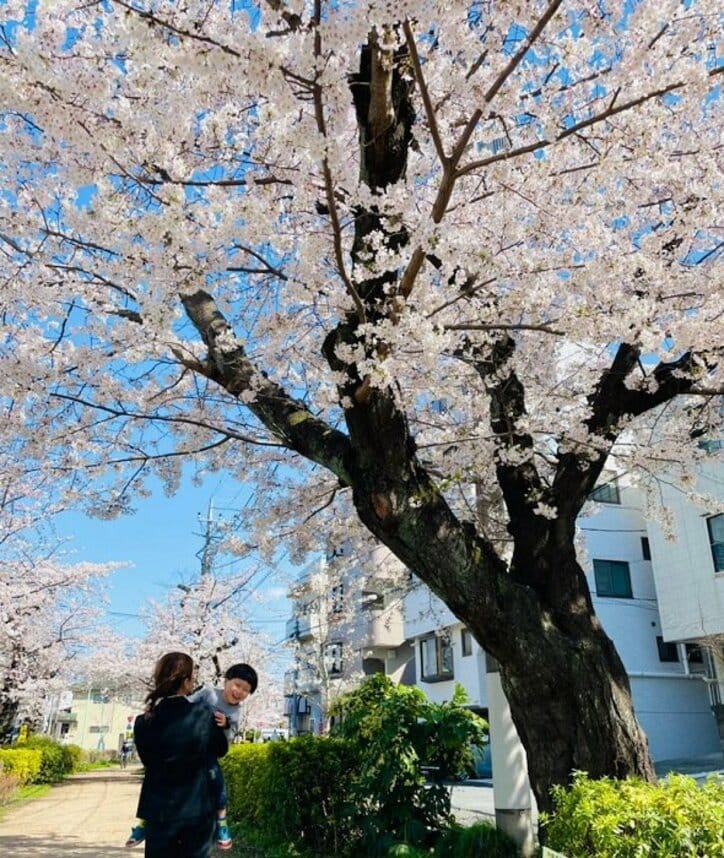 ココリコ・遠藤の妻、勤務する園の卒園式で感動「我が子の成長を見届けた様な気持ちに」