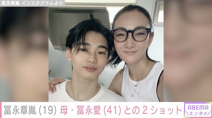 【写真・画像】冨永愛、19歳長男・章胤との2ショットに反響「カップルみたい」「仲良し親子憧れます」　1枚目