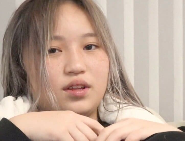 【写真・画像】18歳で妊娠、離婚、20歳年上男性と再婚…「新しいパパはママの元お客さん」12歳長女、義父への本音を明かす　1枚目