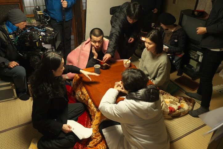 峯田和伸×橋本マナミ『越年 Lovers』1/15公開決定！オフショット到着