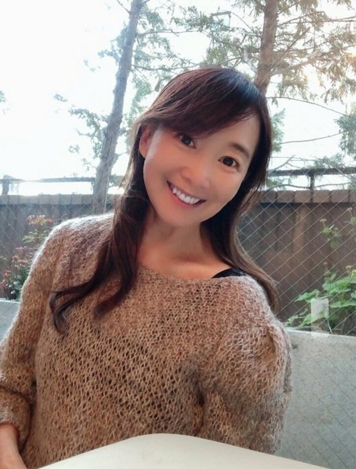 アグネス・チャン、30年前のセーターを着用した姿を公開「素敵」「似合っています」の声