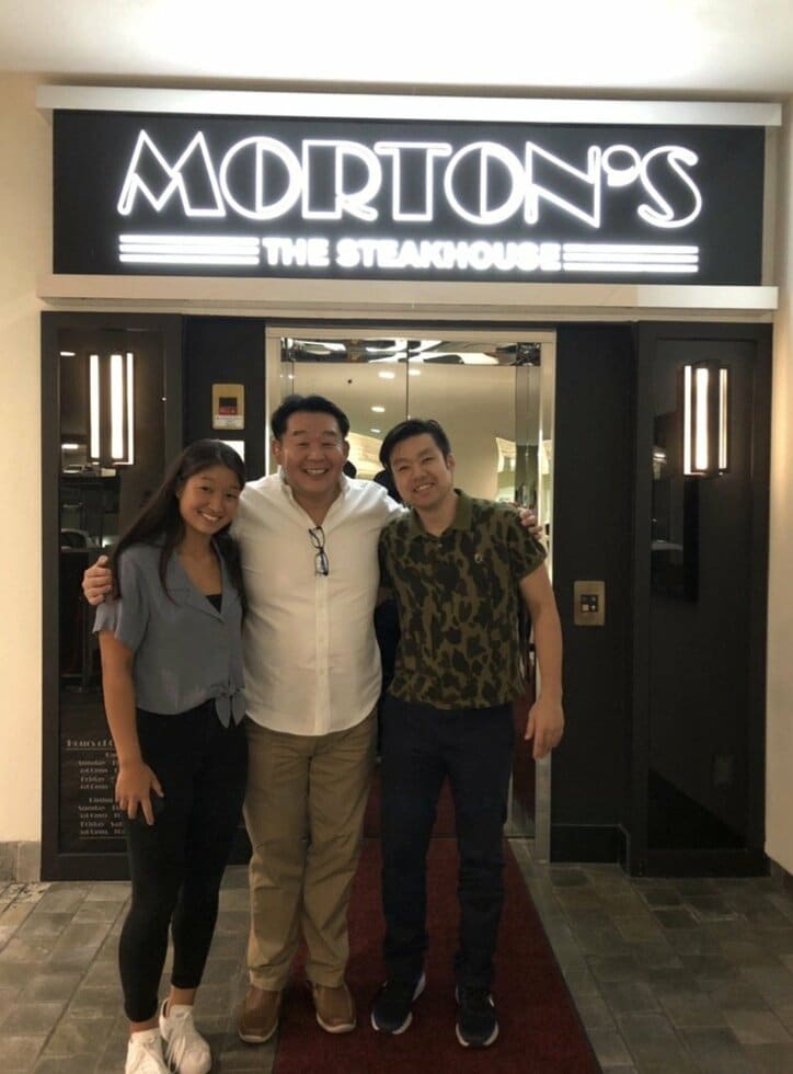 花田虎上、ハワイに住む長男・三女と3ショット「そっくり」「素敵な笑顔」の声