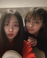 「本物の姉妹でチュー」山田菜々、妹・寿々とのネズミショットにファン絶賛の声