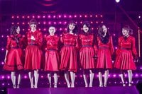 前田敦子、こじはる卒業に祝福動画を披露 篠田や板野ら豪華メンバー登場