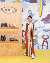 西野七瀬の個性的な衣装のオフショットにファン称賛「可愛らしさ満点」「スタイルがよろしくて」