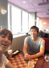 hitomi、夫との朝デートショット公開「この5月で結婚丸4年」