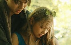 料理中に後ろから…大胆肌見せ＆美脚あらわな黒ギャルJKとの熱烈スキンシップにスタジオ騒然！『オオカミくん』4話