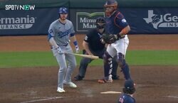 おい！狙ってんのか？ 打者がブチギレ！ あわや頭部死球で“一触即発”… 連日の危険な内角攻めに激怒「そりゃキレるだろ」「報復あるやつ」