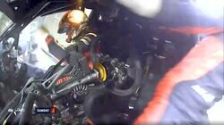 何が起きた！？ GRヤリスが突然スライド→立ち往生も「車を道路に戻そうとしている」観客の“神対応”でコース復帰