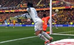 「忍者だ」南野拓実、“神業反応”ゴールの瞬間！ジャンプ着地→“秒”でこぼれ球を右足プッシュ→リーグアン最強GKを打ち破った一部始終「いつの間にタキが！」