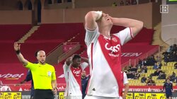 ふざけるなよ！南野起点の高速カウンター発動も“ありえないミス”でまさかの展開に...「何やってん」「全く集中してなかっただろ」