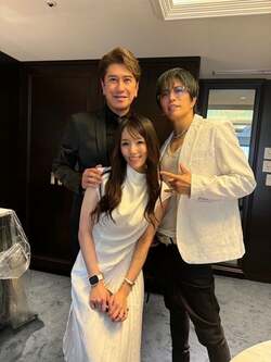 川崎麻世、妻とGACKTとの3ショット公開「今年のバースデーは結婚式もありビデオレターまで」 