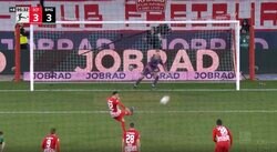 驚異の成功率90%！「キーパー絶望」「冷静すぎて怖い」わずか1秒“超爆速PK”も炸裂　ブンデスを代表する"PKの名手"グリフォの職人技がヤバすぎる