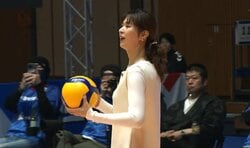 木村沙織、美脚な私服で…“ガチすぎる”始球式 まさかの展開に会場騒然