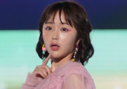 「アイドルすぎる！」なえなの、ミニスカートからのスラリ美脚に絶賛の声「かわいすぎる！」