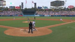 行くの？行かないの？大谷翔平、仲間の動きを見てからのドタバタ激走シーンもさすがの判断力