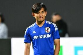 「なんで取られないかって言うと…」久保建英が自身の“究極系”と考える名手は？ 模倣したクルクルドリブルを代表の先輩に伝授する姿が反響！「目指す選手は間違っていない」
