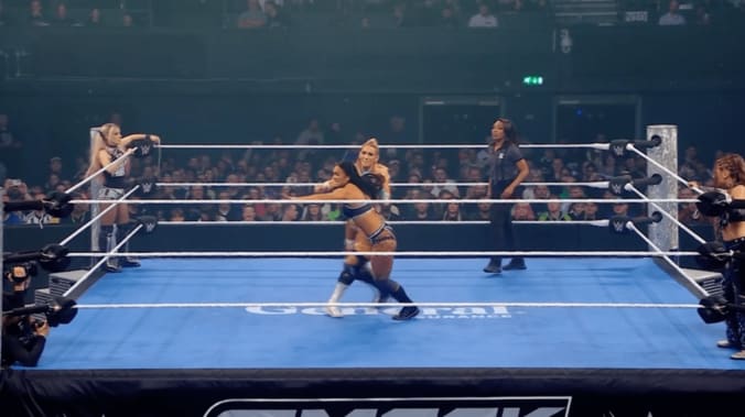 実力派タッグを相手に引けを取らない動きのキアナ