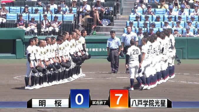 「46人3年生がいて誰一人辞めることなくやってきた」敗れた明桜・輿石監督が選手に感じたチーム一丸の“諦めない野球” 1枚目