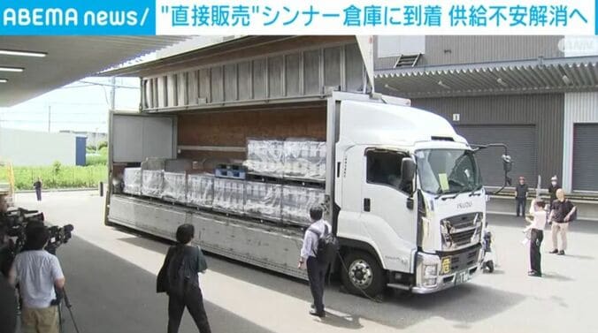 物流倉庫に納品されるシンナー缶