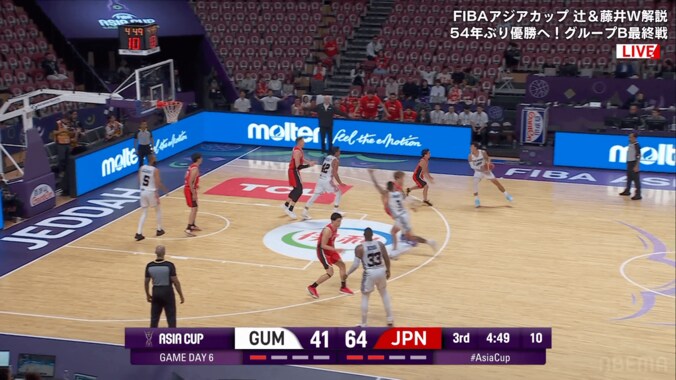「ありえんだろ！」バスケ日本代表に“謎のテクニカルファウル”宣告→SNSが大荒れ「完全にトラベリングやんけ！」ベンチの“指摘リアクション”が問題？ 2枚目