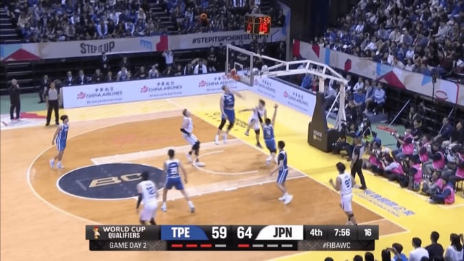 「えっ？ちょっと待って！」“衝撃ジャッジ”に日本代表SGが困惑…「謎の笛」「なんやこのお笑い判定」SNS大荒れで『テクニカルファウル』がトレンド入り【バスケＷ杯予選】 5枚目