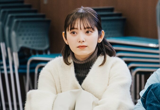 『ドラ恋』2話場面写真を先行初公開!儚げ美女が気になる相手と