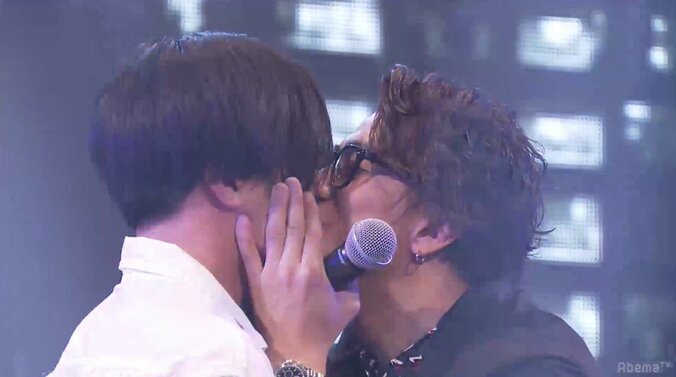 三浦翔平と早乙女太一が生放送でキス！「イケメンずラブ」と視聴者大興奮 1枚目