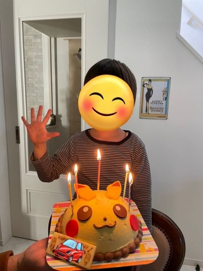  有村昆、元妻・丸岡いずみも一緒に息子の誕生日をお祝い「おめでとうパパは嬉しい」  1枚目