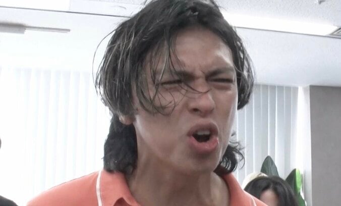 【写真・画像】一世を風靡した43歳タレント、ストレスが原因で10年ぶりに喫煙…超体育会系企業「ゾス」で働きメンタルに限界か　1枚目
