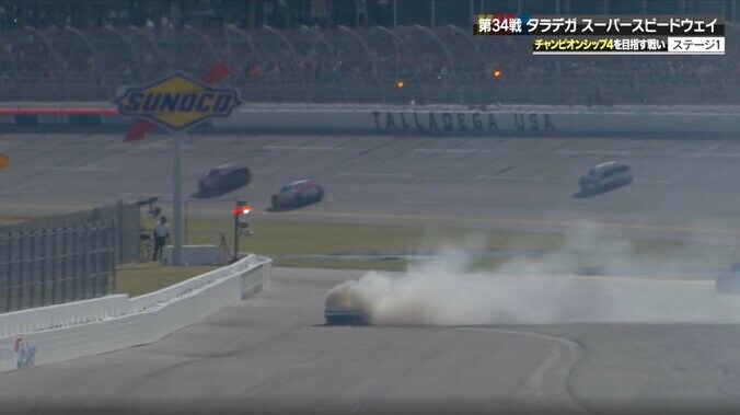 ドライバー激白「一瞬、息も止まった」 プレーオフの熱戦で米騒然…マシン炎上も自力で脱出「無事で良かった」安堵の声 2枚目