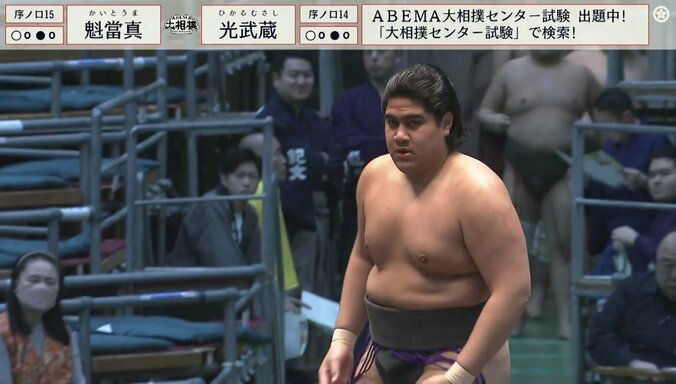 偶然カメラ目線になった武蔵丸の甥・光武蔵