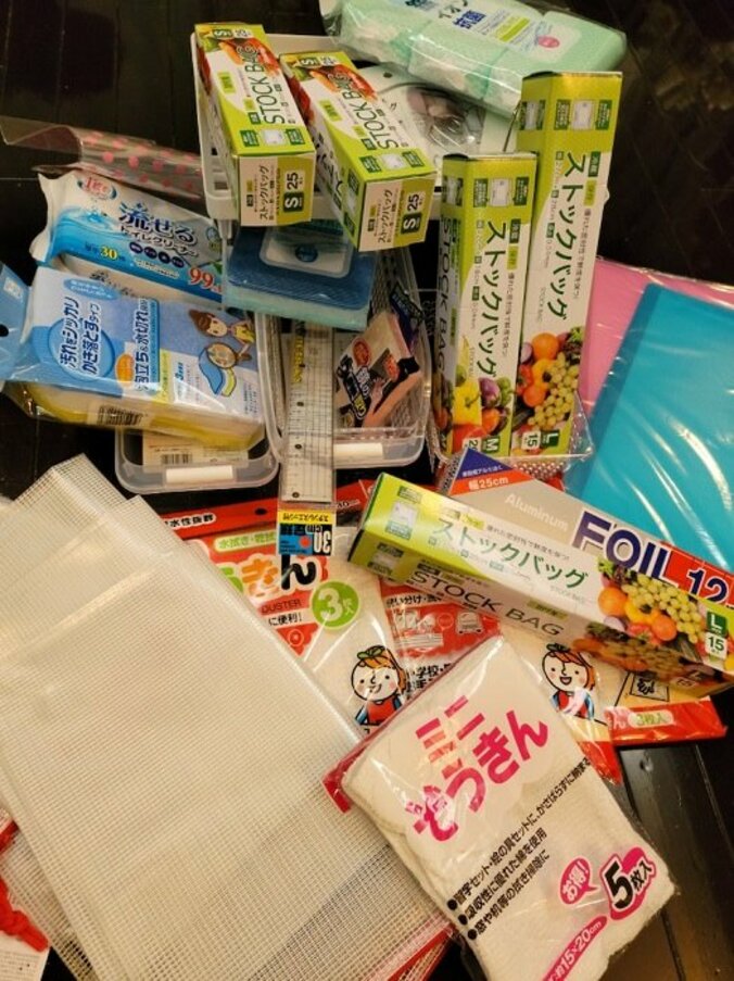 高橋英樹、妻が100円ショップで大量買い「2袋いっぱいに！」 1枚目