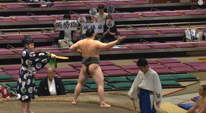 無表情だった力士が「いきなり走った」微笑ましい姿が話題「嬉しそうな小走り」格上を撃破で序ノ口全勝優勝での一コマ 5枚目