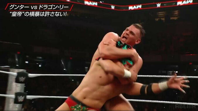 「反則負けだろ」マスク剥ぎ取られ素顔が“モロ見え” ゴング後に失神させられ…米マットで前代未聞の暴挙 3枚目