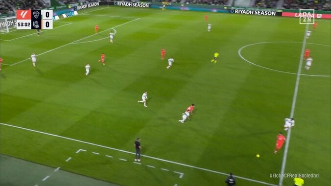 久保建英、右サイドを完全攻略「いい動き」絶品フリックで相手守備をかく乱→ドリブル突破でチャンスメイクの瞬間「一気に前進したな」 4枚目