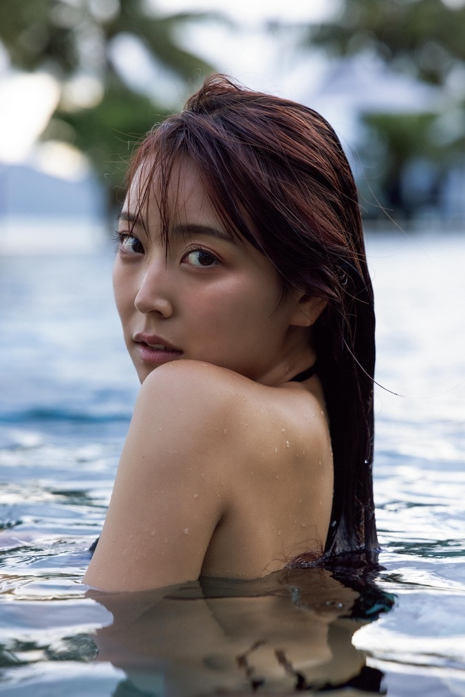 白間美瑠史上“センセーショナル”なカットにも挑戦 4th写真集タイトルは『MERCI』、表紙も公開 4枚目