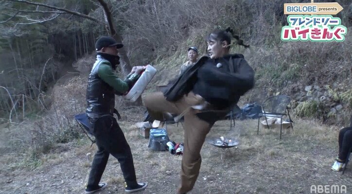 バイきんぐ小峠、収録中に居眠り 格闘家RENAからお仕置きを受ける