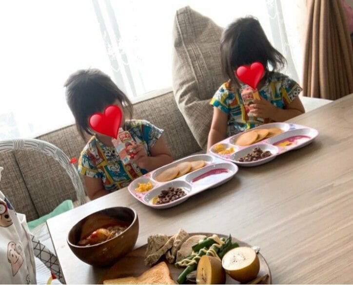 ノンスタ石田の妻、双子が無言になる夫不在の朝食「つまらない。と言うかのような態度」
