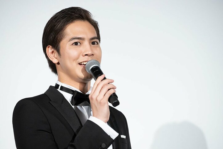 片寄涼太&橋本環奈の舞台挨拶にGENERATIONSがサプライズ登場!ファンも大喜び 映画『午前0時、キスしに来てよ』