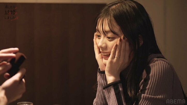 瀬戸利樹が2回目のプロポーズ！？気持ちのこもったサプライズに妻・紺野彩夏が感激で満面の笑み　川島海荷も絶賛「やるじゃん！」『私たち結婚しました4』第8話