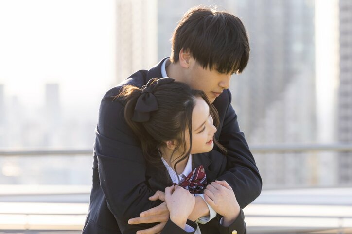 ぎゅっと抱きしめ、まさかキス！？身長差カップル・たすく＆えみりのイチャイチャにゆいPら大興奮『恋ステ 2023春～Sweet Orange Memory～』