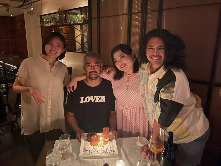 渡辺直美 スタイリストの誕生日をサプライズで祝福 本人びっくりするくらい喜んでない 話題 Abema Times